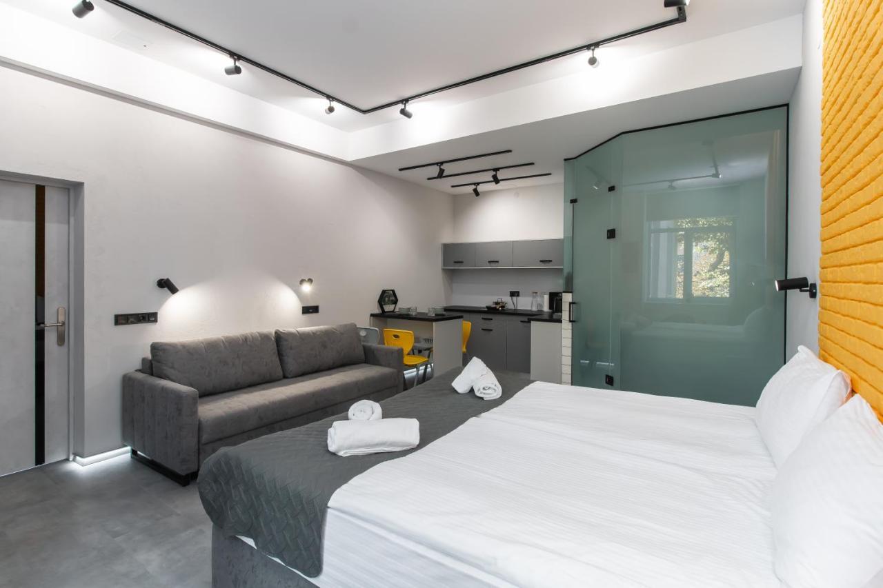 Stories Hub 3*